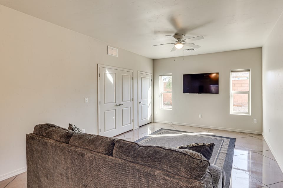 Hike & Explore: Apt 3 Mi to Lake Havasu & Dtwn! Apartment in Lake Havasu City