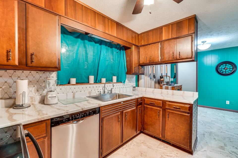 'Turquoise Gem' in Big Orange Country: Ranch Home House in Knoxville