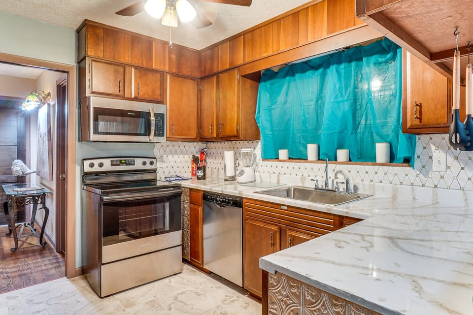 'Turquoise Gem' in Big Orange Country: Ranch Home House in Knoxville