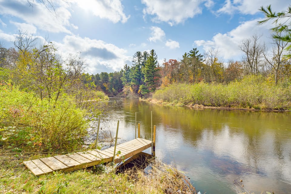 'Riverbend Retreat' on 7 Acres w/ River Access! House in Wisconsin