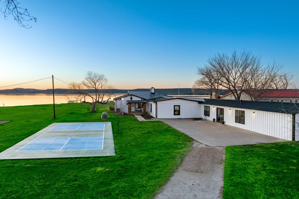 Lakefront Gem w/ Hot Tub & Game Room in Graford House in Possum Kingdom Lake
