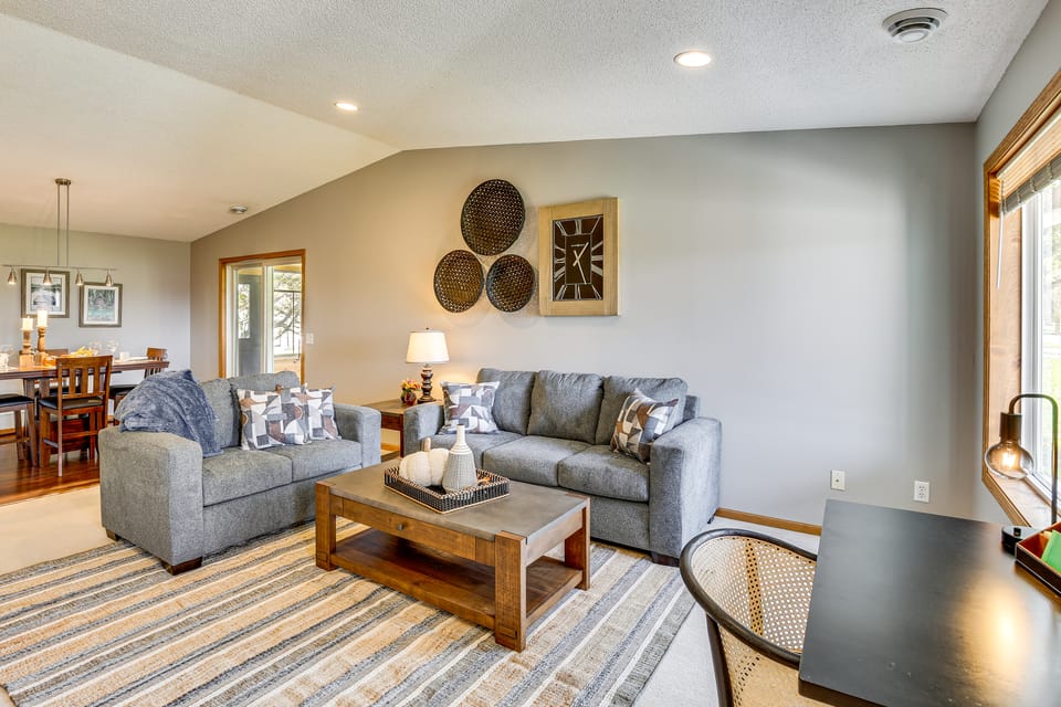 Across from Tetonka Lake: 4-Season Getaway! Apartment in Minnesota