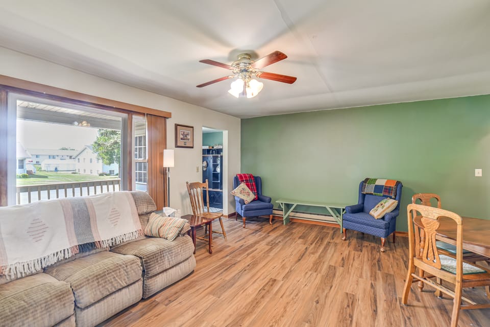 Walk to Restaurant & Bar: Home w/ Deck in Gary House in South Dakota