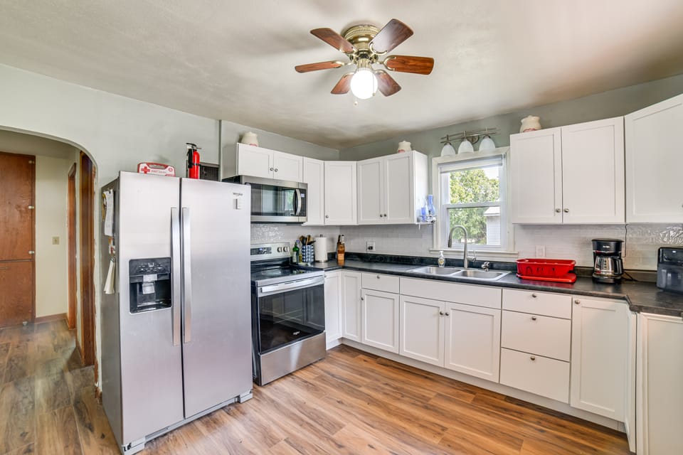 Walk to Restaurant & Bar: Home w/ Deck in Gary House in South Dakota