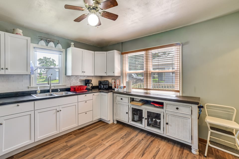 Walk to Restaurant & Bar: Home w/ Deck in Gary House in South Dakota