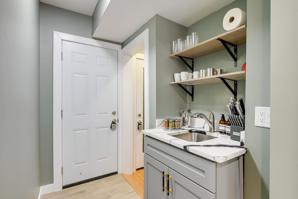 Walk to Metro Station! Cheverly Apt 8 Mi to DC Apartment in Cheverly