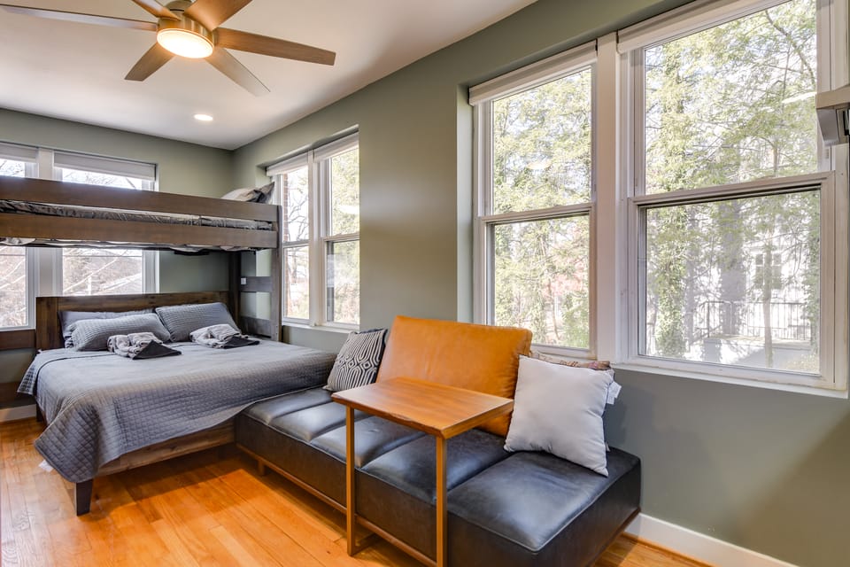 Commuter's Dream for DC250! Studio 1/2 Mi to Metro Apartment in Cheverly