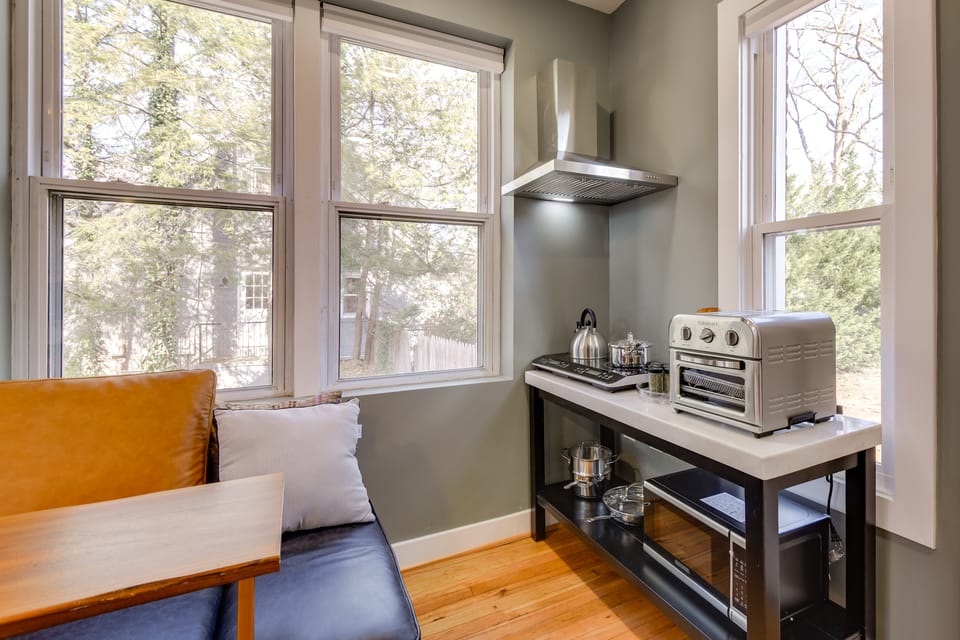 Commuter's Dream for DC250! Studio 1/2 Mi to Metro Apartment in Cheverly
