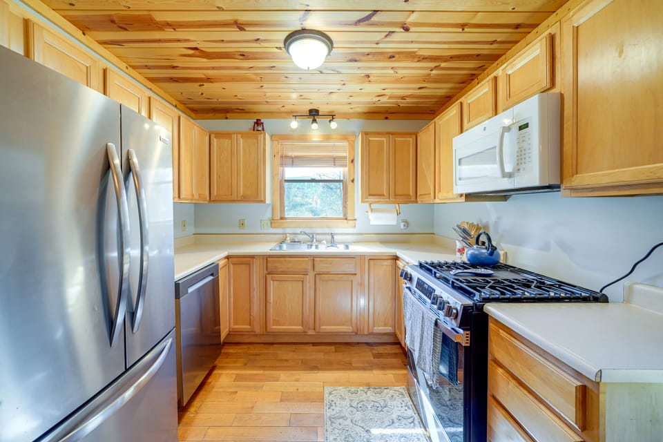 Scenic Getaway, 10 Mi to Snowshoe Mountain & Lake! House in Shenandoah Valley