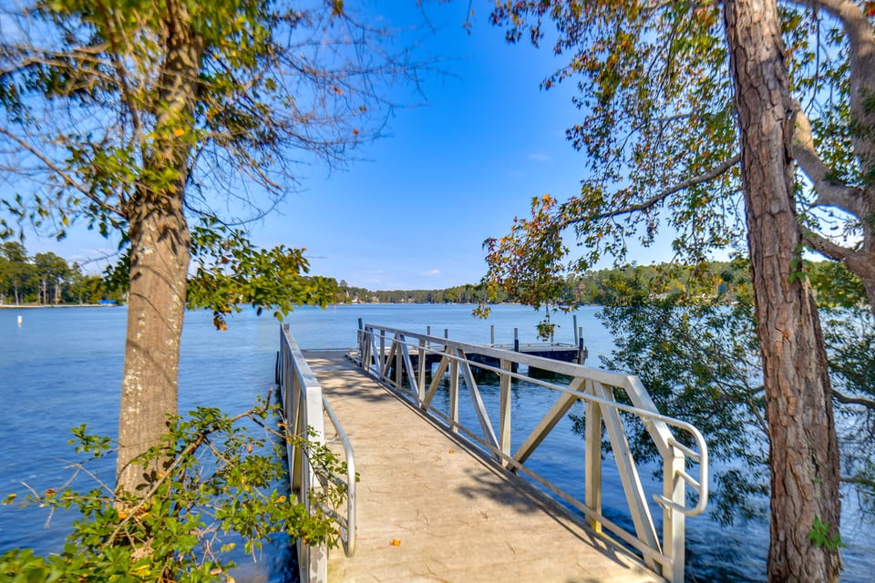 Lake Oconee Creekside Condo w/ Dock Access Apartment in Lake Oconee