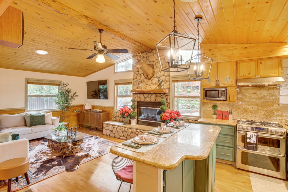 3 Mi to Snow Summit: Charming Home w/ Fenced Yard House in Big Bear