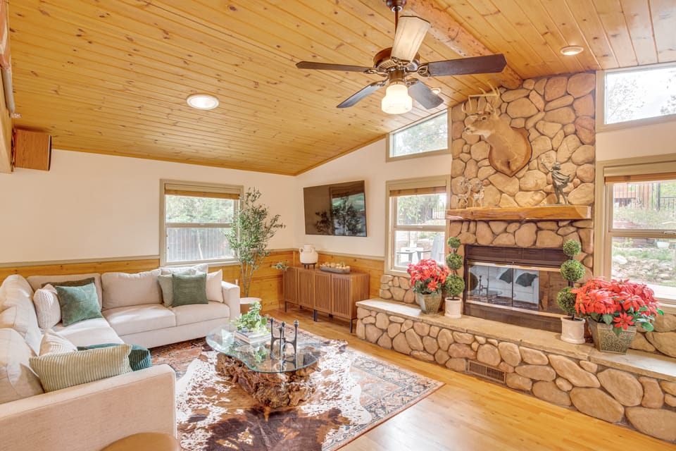 3 Mi to Snow Summit: Charming Home w/ Fenced Yard House in Big Bear
