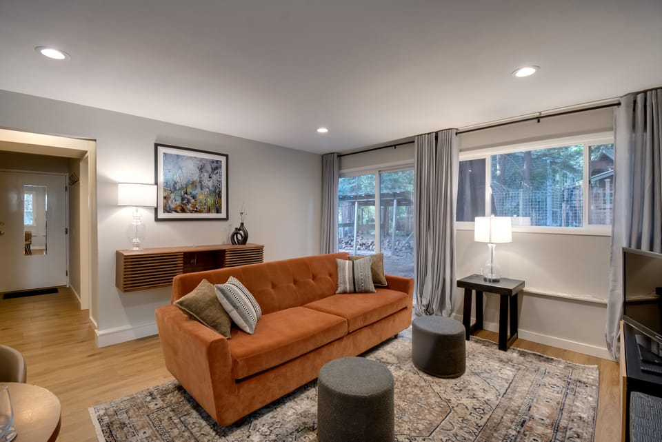 Walk to Beach + Village: Bainbridge Island Gem! Apartment in Bainbridge Island