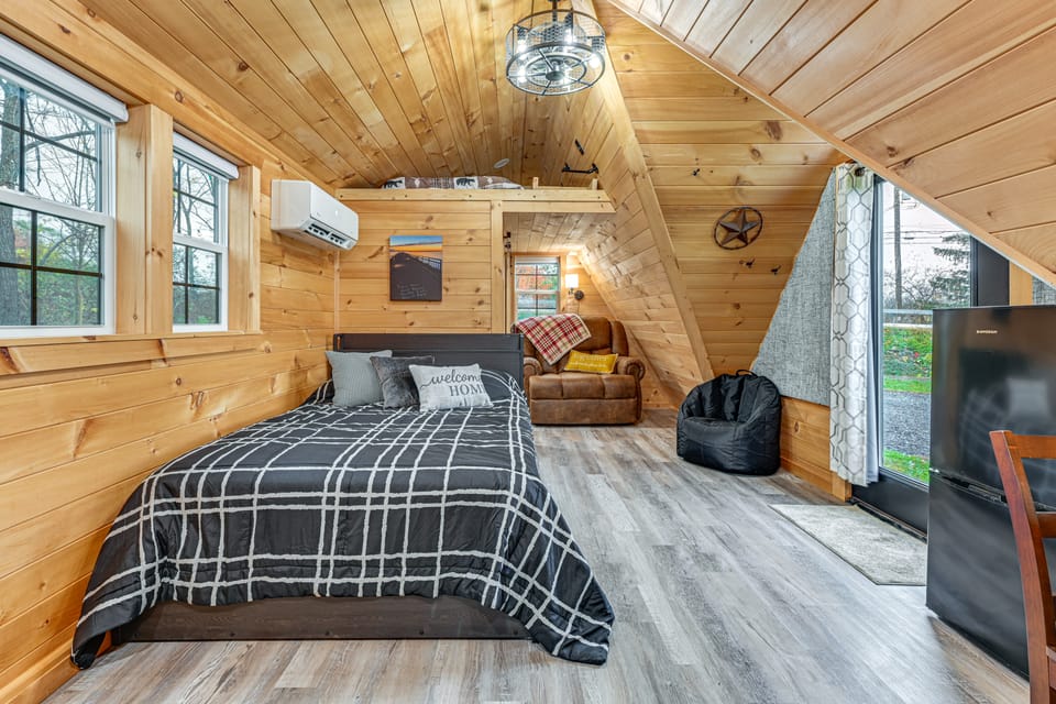 5 Mi to Wine Trails: Finger Lakes Tiny Home Apartment in Seneca Lake