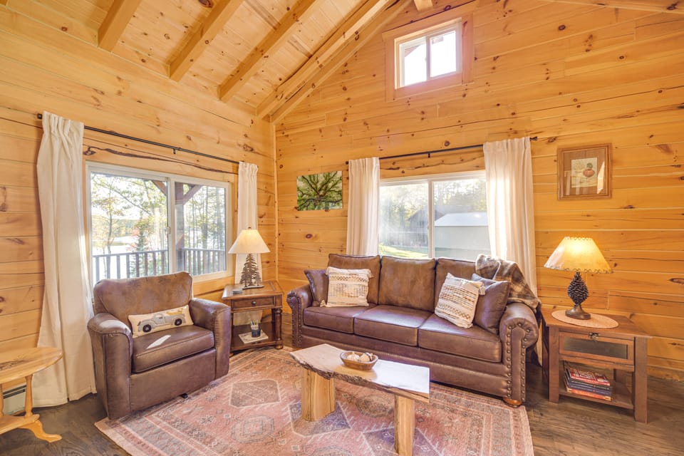 Northwoods Nature Escape! Lakefront Hayward Cabin House in Bass Lake