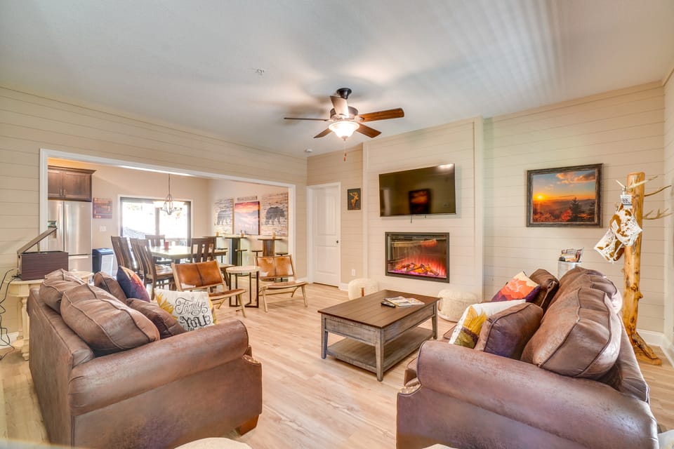 Walk to Dollywood: Cabin w/ Pool, Arcade, Gym House in Pigeon Forge