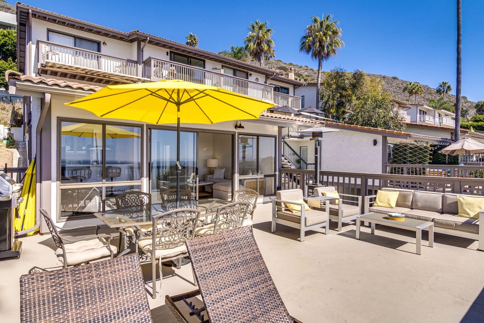 Stroll to Shore: Snowbird Haven in Malibu Apartment in Southern California