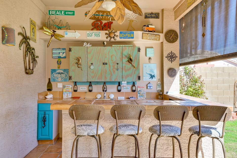 Relaxing Phoenix Home - Outdoor Entertainment Area House in Phoenix