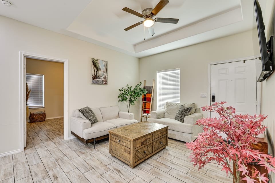 2 Mi to DHR Health: Commuter-Friendly Pharr Apt Apartment in Pharr