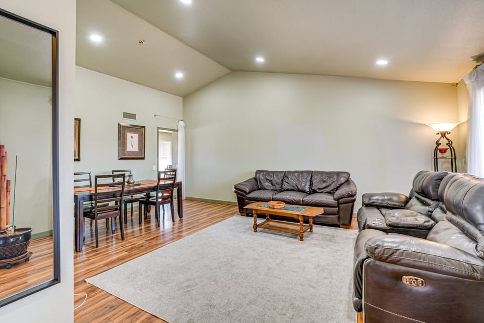 Families Welcome! Dog-Friendly Glendale Home House in Sun City West