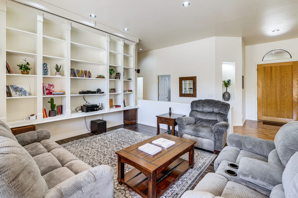 Groups Welcome! Home w/ Pool + Patio in N Phoenix House in New River