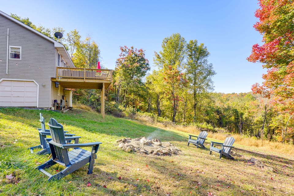 7 Mi to Main Street: Cabin w/ Deck in Stanley! House in Shenandoah Valley