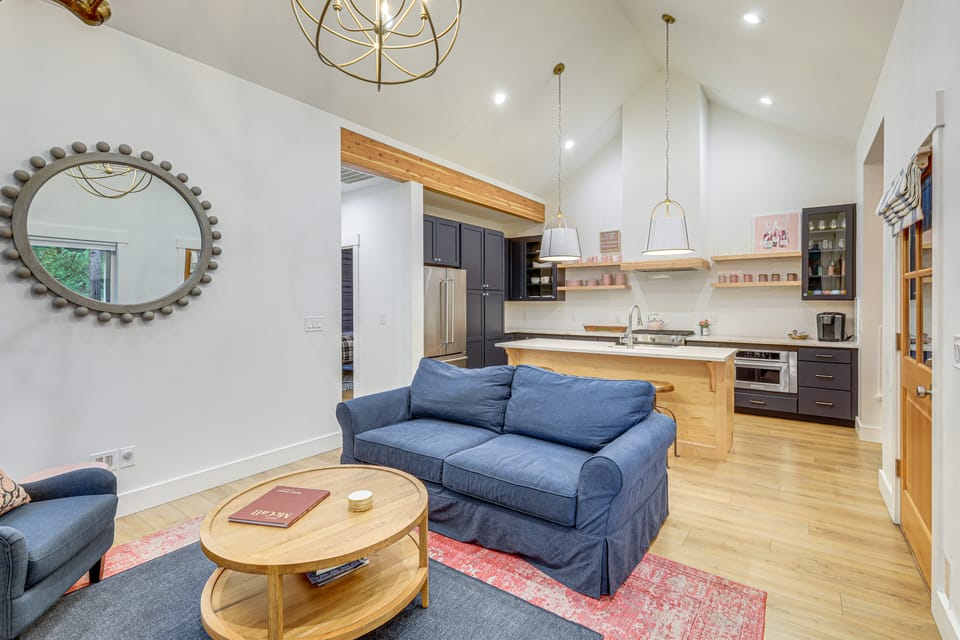 2 Mi to Payette Lake: Charming Cottage w/ Hot Tub! House in McCall