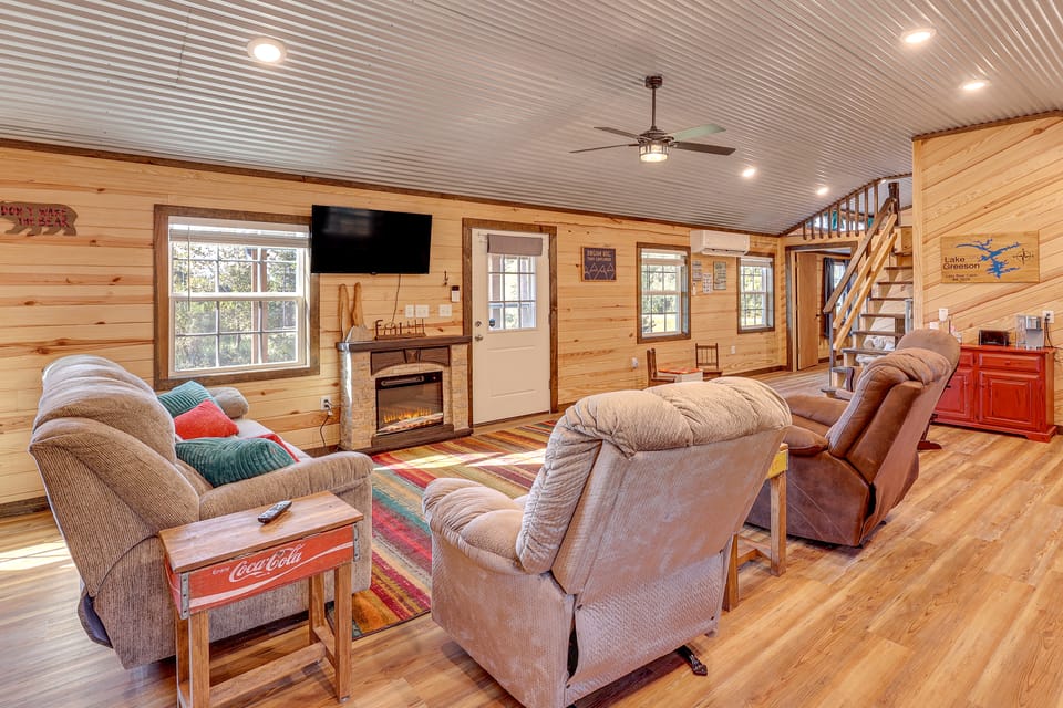 ~ 1 Mi to Lake Greeson & Ramp: 'Lazy Bear Cabin' House in Arkansas