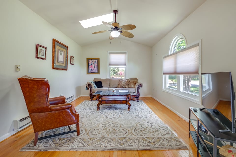 Mission-Ready Retreat 18 Mi to Andrews AFB! House in Prince Georges County