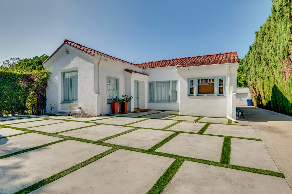 1 Block to Melrose Ave! Bright Home w/ Pool House in West Hollywood