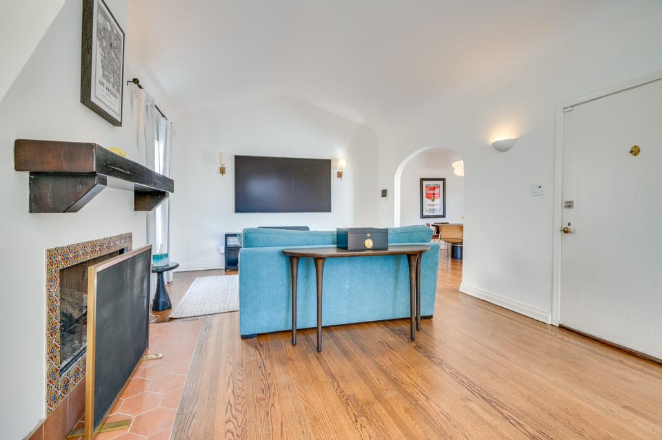 1 Block to Melrose Ave! Bright Home w/ Pool House in West Hollywood