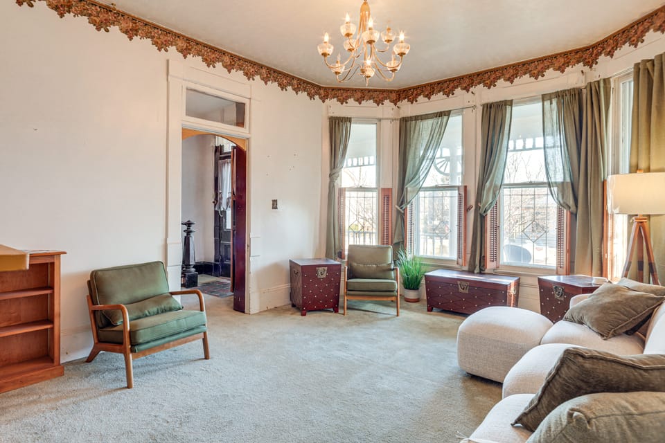 2 Blocks to Ohio River! Historic Victorian Gem House in Ohio