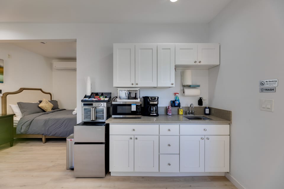 4 Mi to Old Pasadena: Walkable Studio Apartment in Alhambra