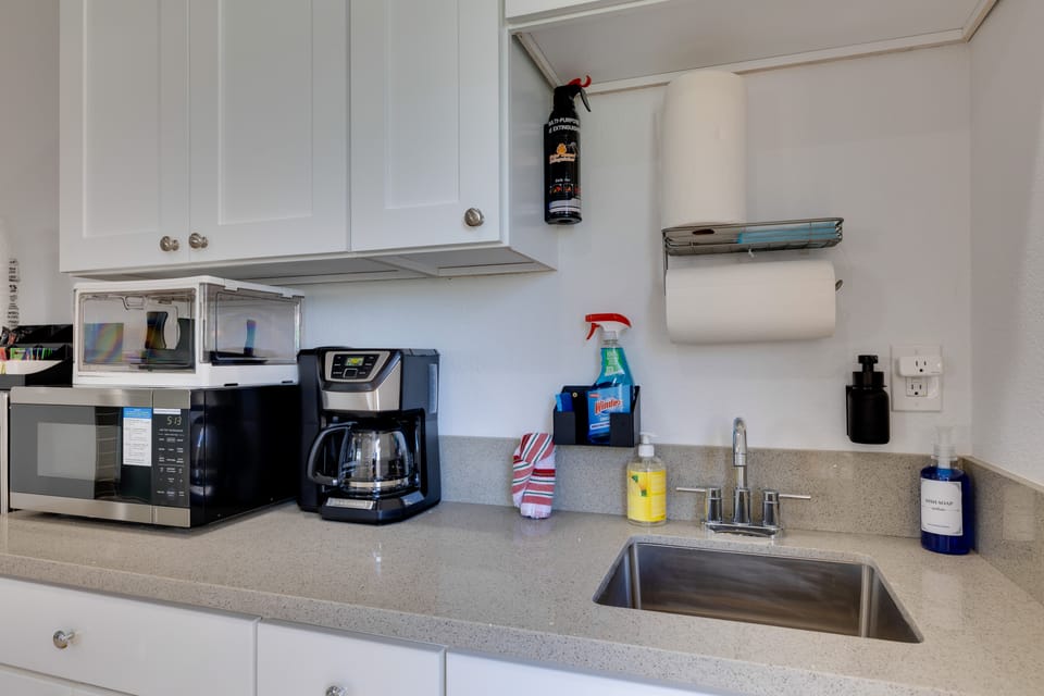 4 Mi to Old Pasadena: Walkable Studio Apartment in Alhambra