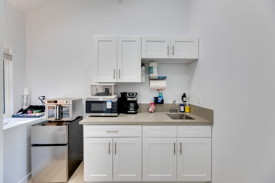 Walk to Main St! Pet-Friendly Alhambra Studio Apartment in Alhambra