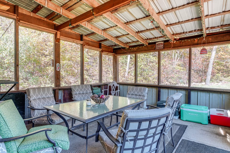 Hunters/Floaters Welcome! Creekside Missouri Cabin House in Ozark Mountains