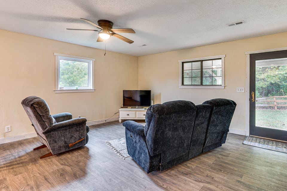Dog-Friendly Cabin w/ Yard Near Auxvasse Creek! House in Missouri
