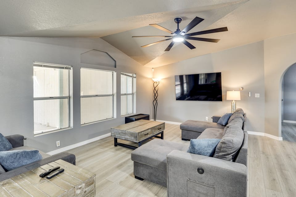 Golf, Fish & Unwind! Group Getaway in Fort Mohave House in Fort Mohave