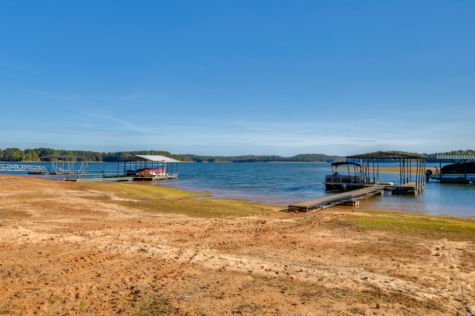 Lake Hartwell Retreat w/ Lake access & Firepit House in Lake Hartwell