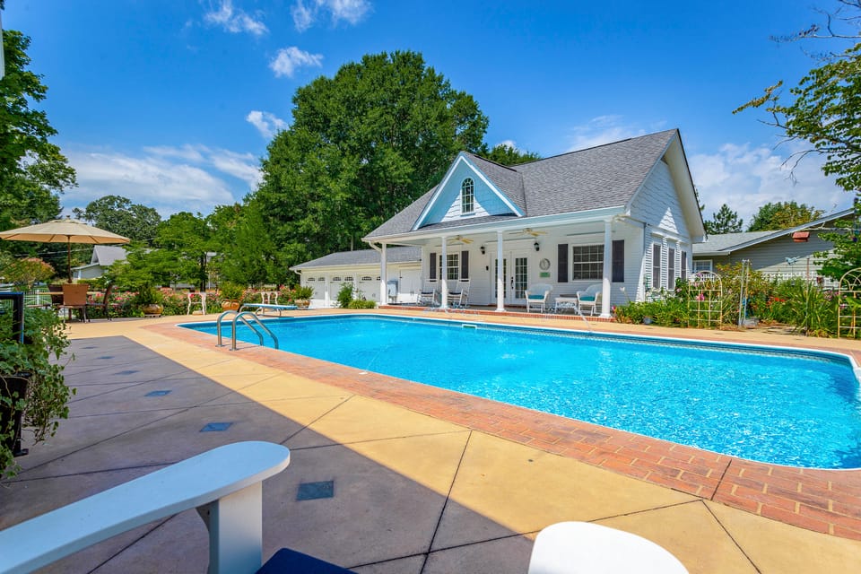 Heart of Historic Chickamauga! Chic Studio w/ Pool Apartment in Chickamauga