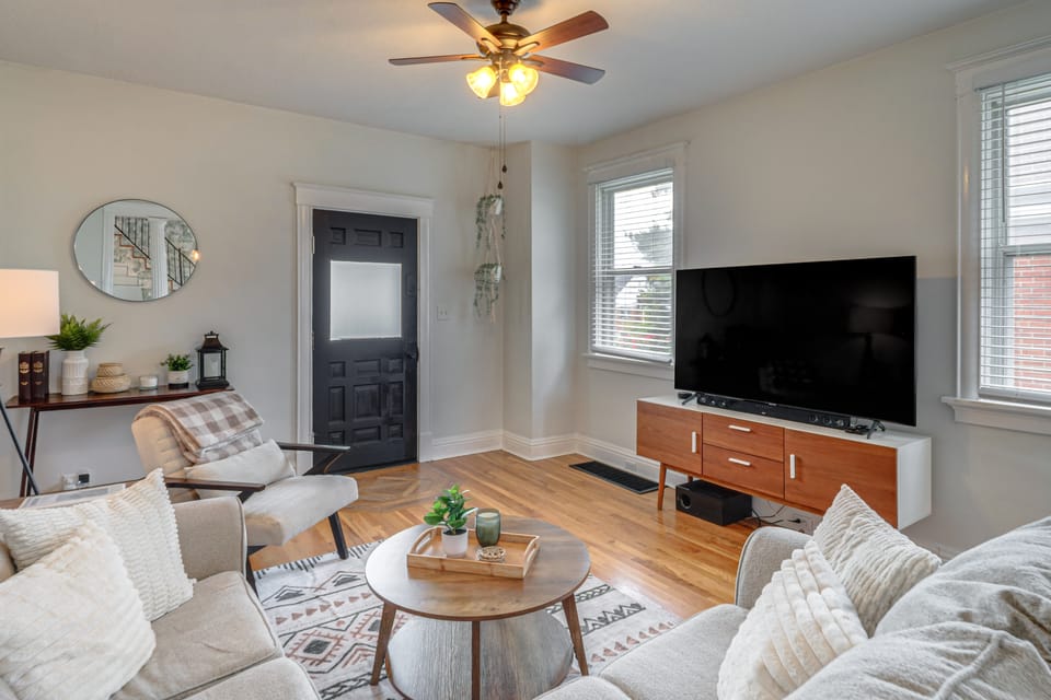 Pet-Friendly Oakley Gem w/ Large Backyard! House in Cincinnati