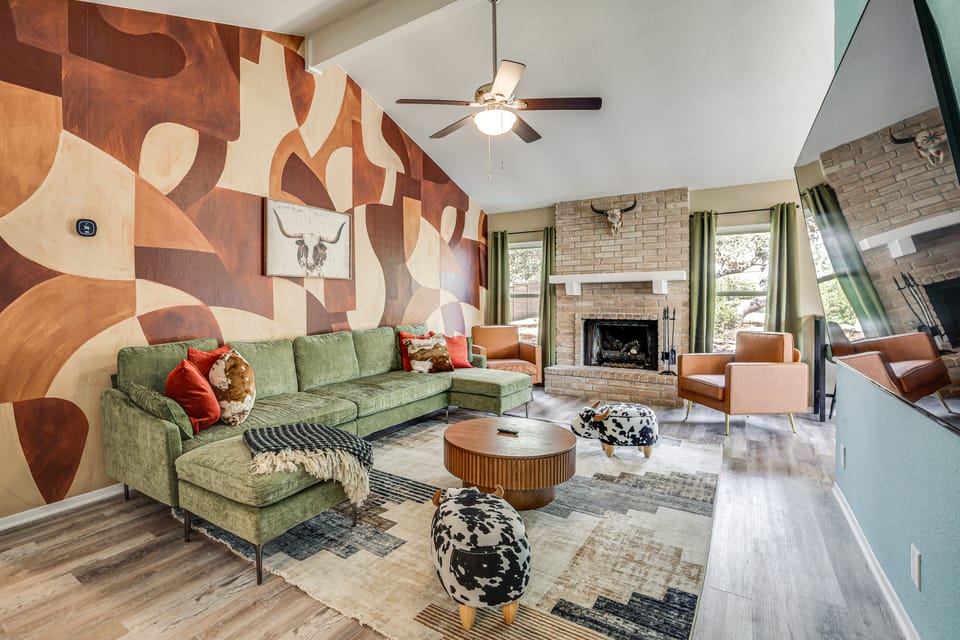 Mini Golf, Arcade & Fire Pit! San Antonio Home House in San Antonio