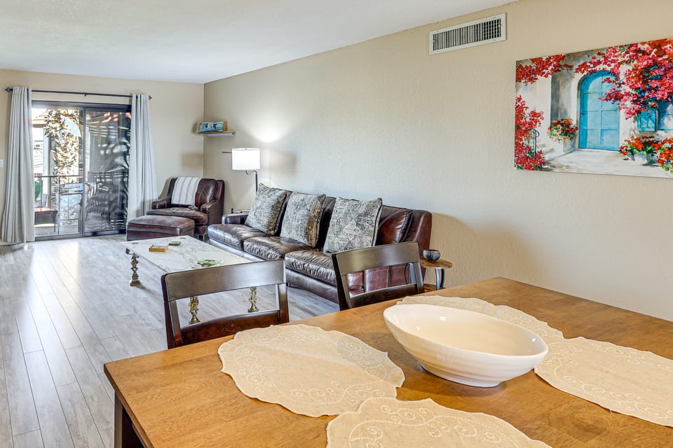 Pool, Lake & Sun! Havasu Hot Spot By London Bridge Apartment in Lake Havasu City
