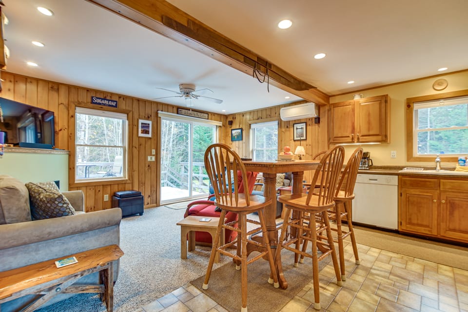 Air-Conditioned Hideaway Near Sugarloaf Mountain House in Carrabassett Valley