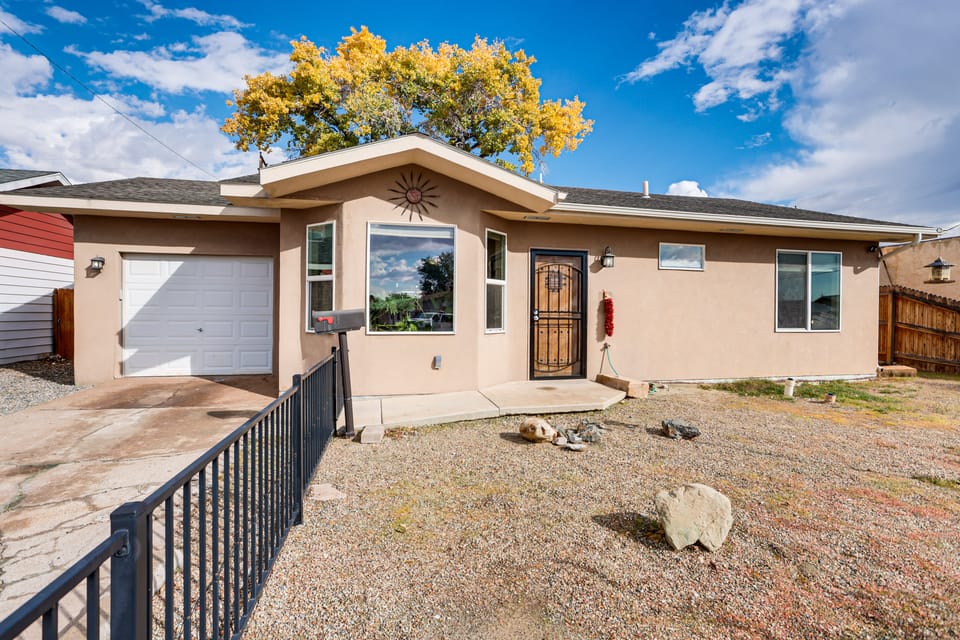 Hike & Golf: Farmington Home 1 Mi to Animas River! House in Farmington