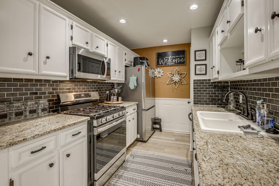 2 Mi to Dtwn! Modern Round Rock Oasis w/ Patio House in Round Rock