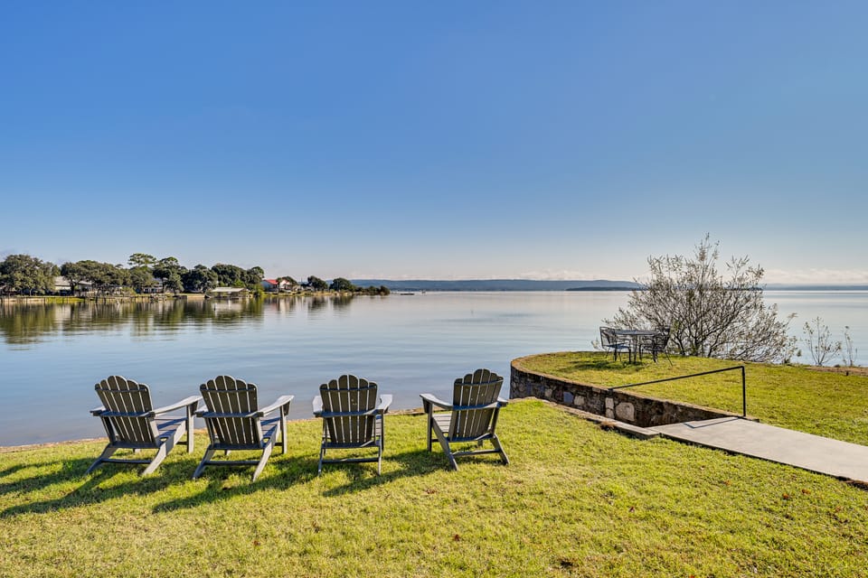 Modern, Spacious! Lake Buchanan Retreat w/ Hot Tub House in Lake Buchanan