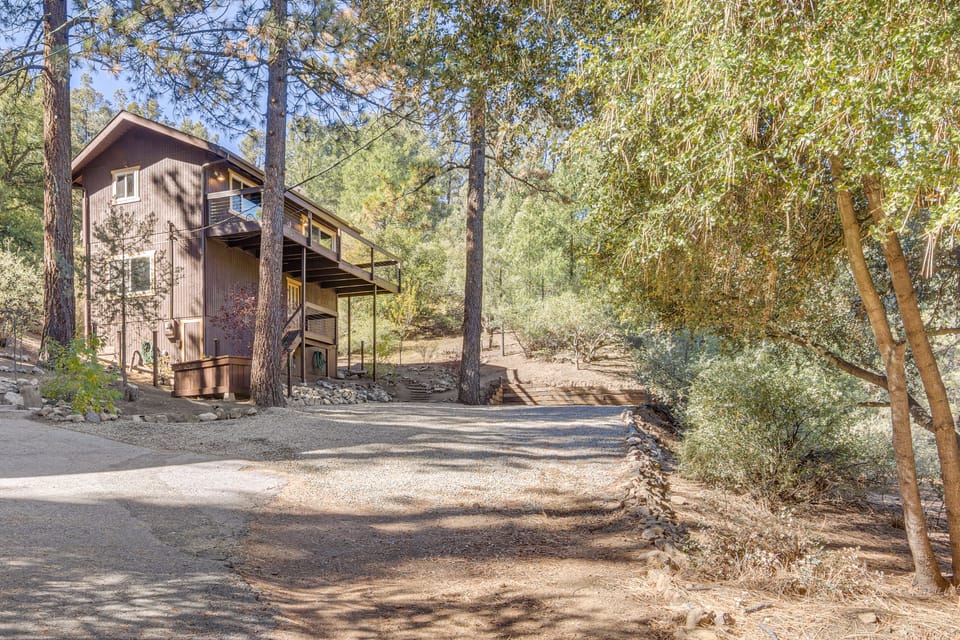 Walk to Village! Romantic Pine Mtn Nature Escape House in Pine Mountain Club