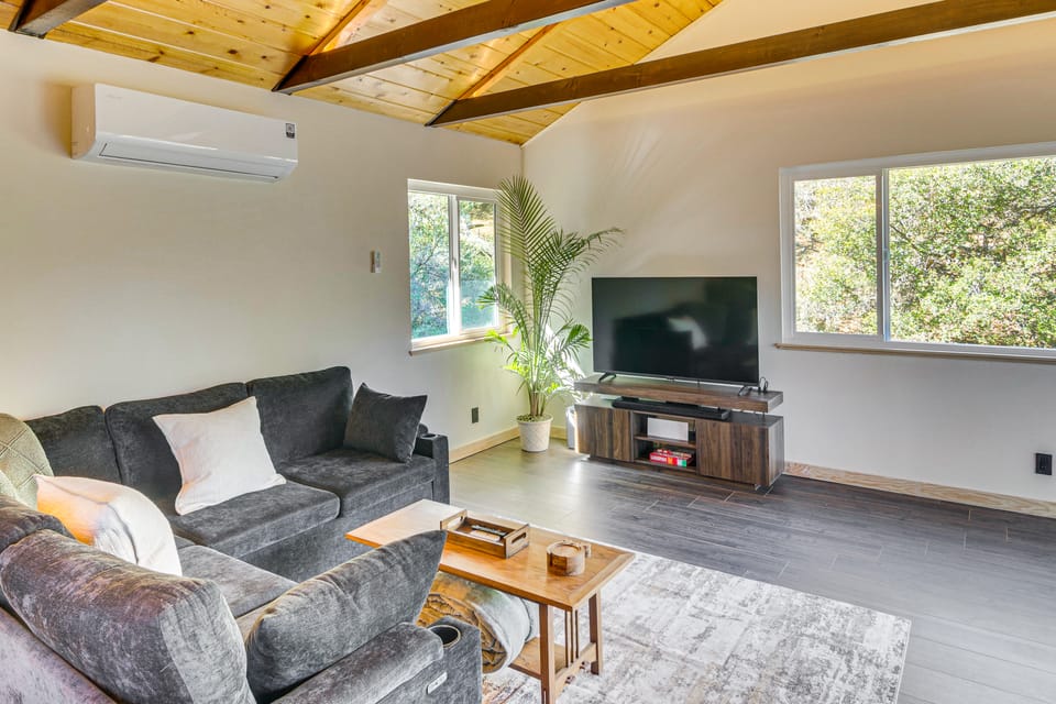Walk to Village! Romantic Pine Mtn Nature Escape House in Pine Mountain Club