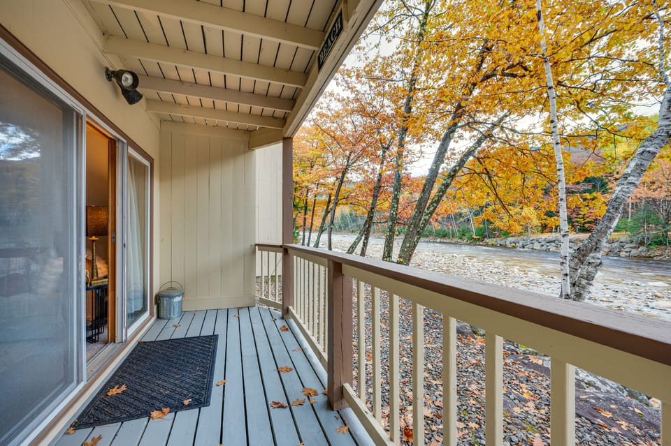 Ski, Hike & Unwind! Riverfront Getaway in Lincoln Apartment in Woodstock
